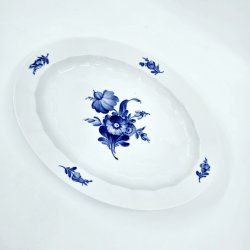 Bl� Blomst Kantet Ovalt Fad nr. 10-8538. sortering 2 