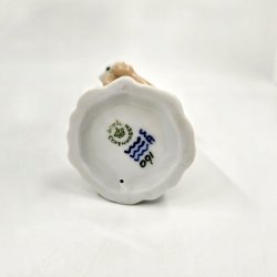 Royal Copenhagen Figur Pige Med Gave nr. 091. sortering 1 