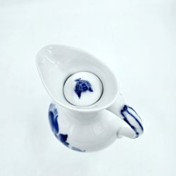 Bl� Blomst Flettet Chokoladekande nr. 10-8147. sortering 1  