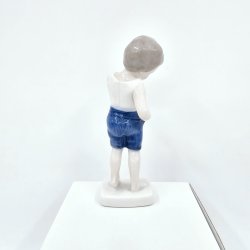 B &amp; G Figur Dreng der kigger i lommen nr. 1759. Sortering 1 