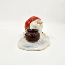Royal Copenhagen Nisse Med Lysestage nr. 374. Sortering 1