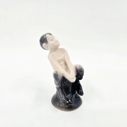 Royal Copenhagen Figur Faun P� Tr�stup nr. 1738. sortering 2  