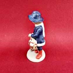 Royal Copenhagen Figur Anna Med Gaver nr.161. sortering 1 