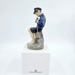 Royal Copenhagen Figur Dreng nr. 905. sortering 1  