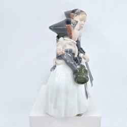 Royal Copenhagen Figur Amagerpiger nr. 1316. sortering 2  
