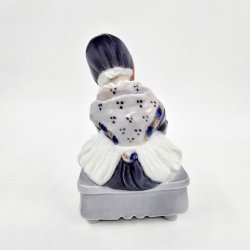 Royal Copenhagen Figur Amagerpige nr. 1314. sortering 2  