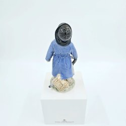 Royal Copenhagen Figur Dreng Med Paraply nr. 3556. sortering 1  