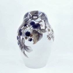 B &amp; G Vase med Brombrranke nr. 185-132. Sortering 1 Sjlden 