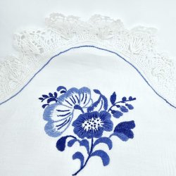 Bl Blomst Hndbroderet Dug  