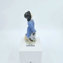 Royal Copenhagen Figur Dreng Med Paraply nr. 3556. sortering 1  