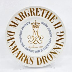 B &amp; G Mindeplatte Dronning Margrethe ll Tronbestigelse �r 1972. Sortering 1  