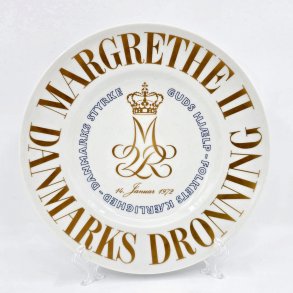 B & G Mindeplatte Dronning Margrethe ll Tronbestigelse �r 1972. Sortering 1  
