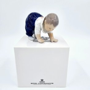 Royal Copenhagen Figur Kravlende Barn nr. 1518. sortering 1 