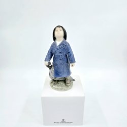 Royal Copenhagen Figur Dreng Med Paraply nr. 3556. sortering 1  