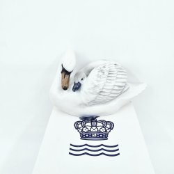 Royal Copenhagen Figur Svane Med Unger nr. 360. sortering 2  