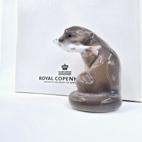 Royal Copenhagen Figur Odder nr. 2333. sortering 2  