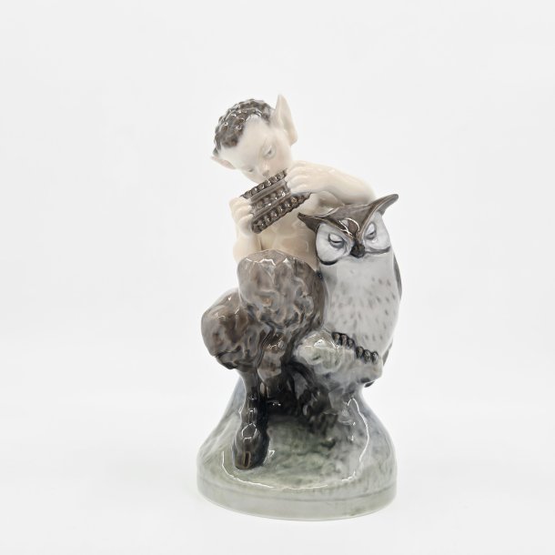 Royal Copenhagen Figur Faun Med Ugle nr. 2907. sortering 1 