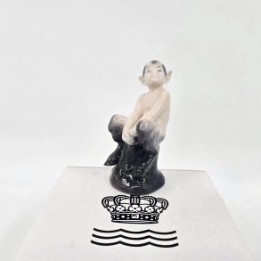 Royal Copenhagen Figur Faun P� Tr�stup nr. 1738. sortering 2  