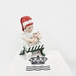 Royal Copenhagen Figur Pige bner Julegave nr. 098. sortering 1