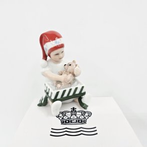 Royal Copenhagen Figur Pige bner Julegave nr. 098. sortering 1