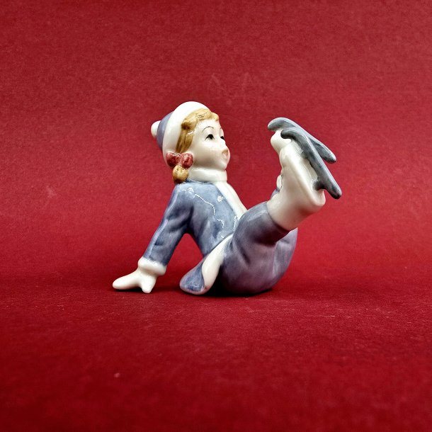 Royal Copenhagen Figur Pige P Skjter nr. 016  sortering 1