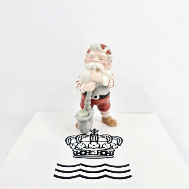 Royal Copenhagen Pixie Nisse Med Pibe nr. 182. Sortering 2  