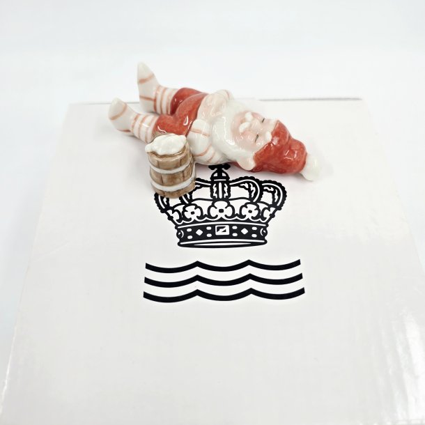 Royal Copenhagen Pixie Nisse Sovende Med lkrus nr. 176. Sortering 1  