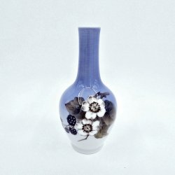 Royal Copenhagen Vase Med Brombrranke nr. 288-43A. sortering 1 